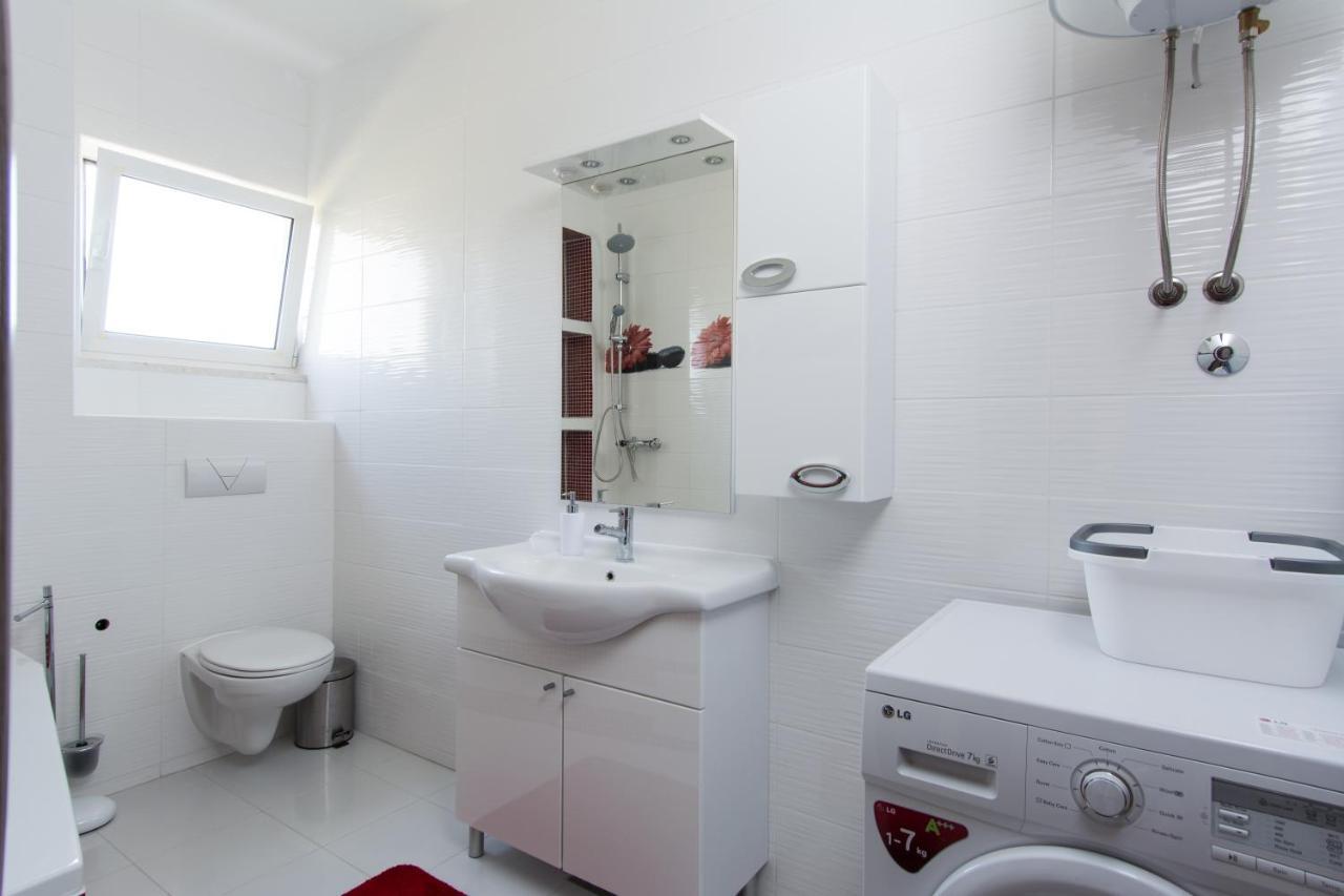 Lux Apartman S Pogledom Na More Trogir Exterior photo