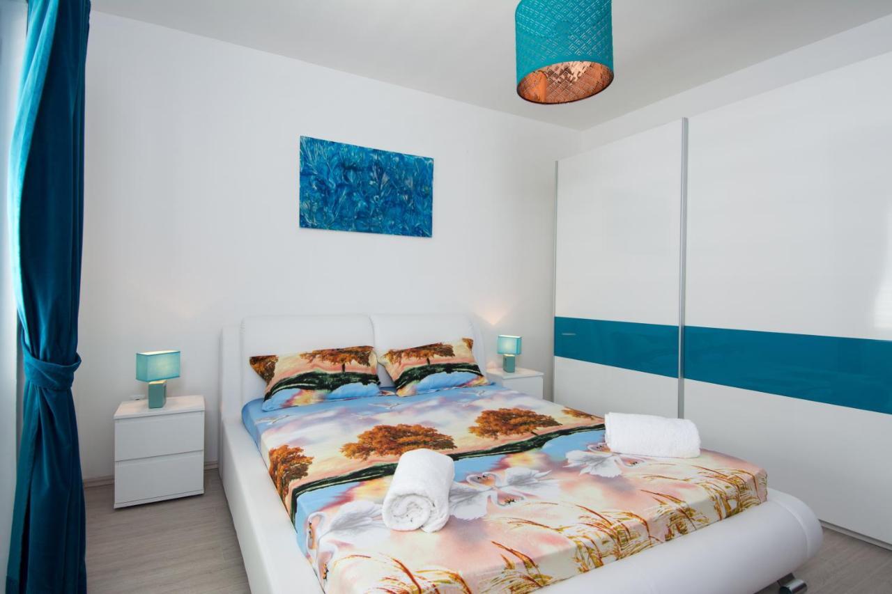 Lux Apartman S Pogledom Na More Trogir Exterior photo